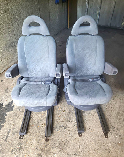 Captain seats - seats., captain's